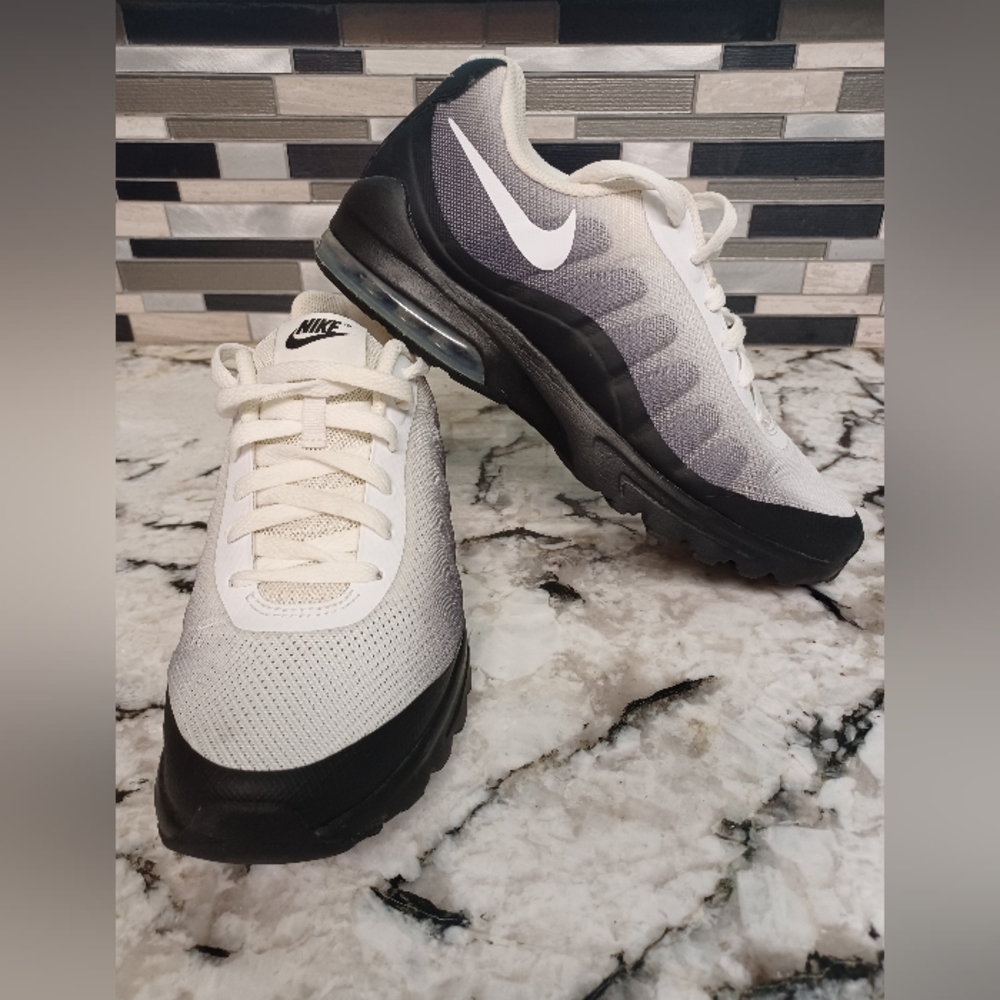 Nike Air Max Invigor